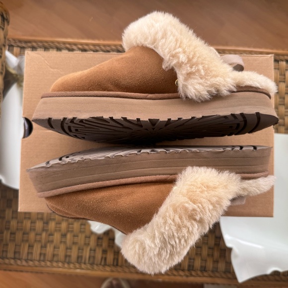 UGG Tan Disquette - Picture 4 of 6